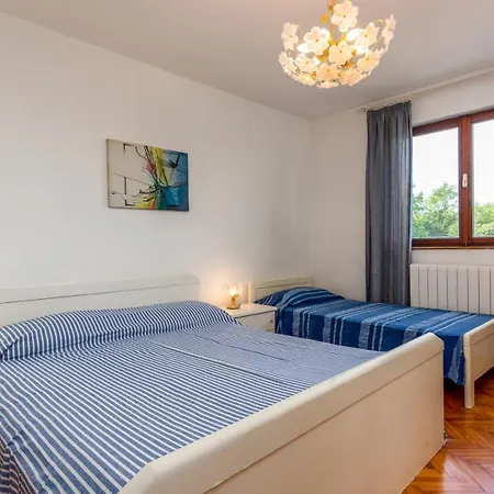 Apartment Family Friendly With A Swimming Pool Sisan, Medulin - 7243 *