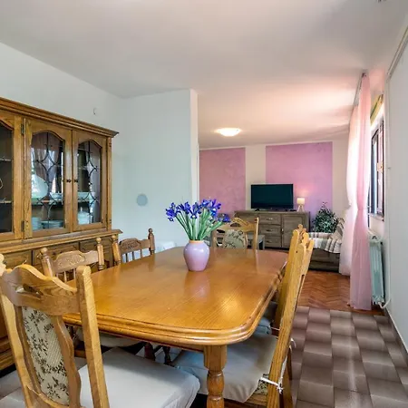 Apartment Family Friendly With A Swimming Pool Sisan, Medulin - 7243 *