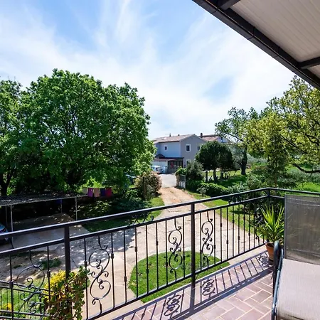 Apartment Family Friendly With A Swimming Pool Sisan, Medulin - 7243 *