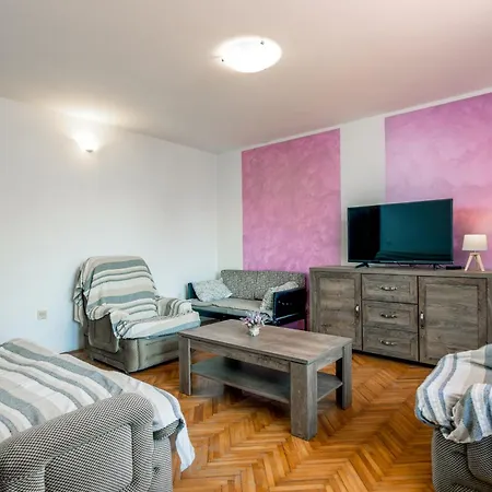 Apartment Family Friendly With A Swimming Pool Sisan, Medulin - 7243 Sisan