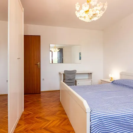 Family Friendly With A Swimming Pool Sisan, Medulin - 7243 Apartment Sisan
